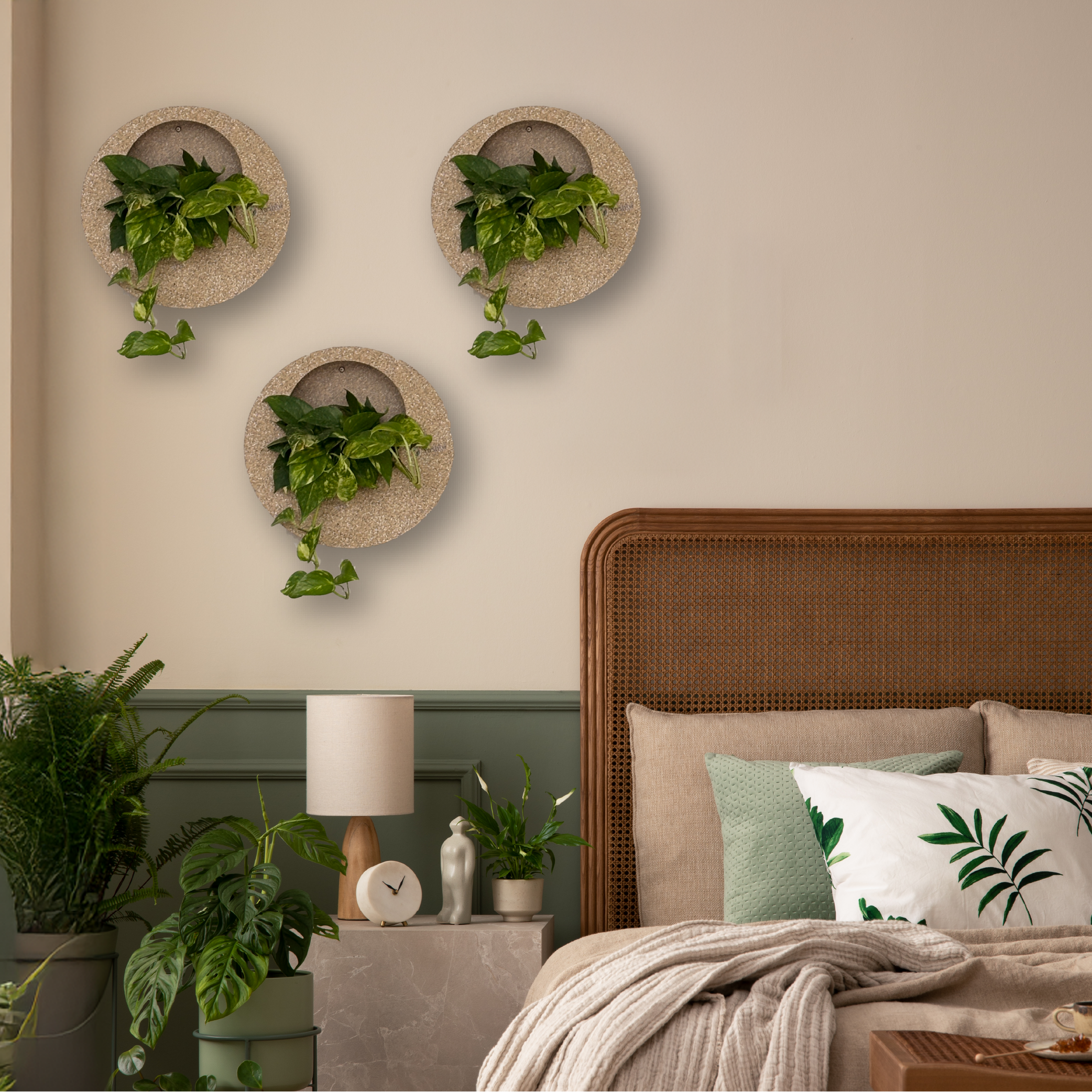 Full Moon Wall Mount Planter