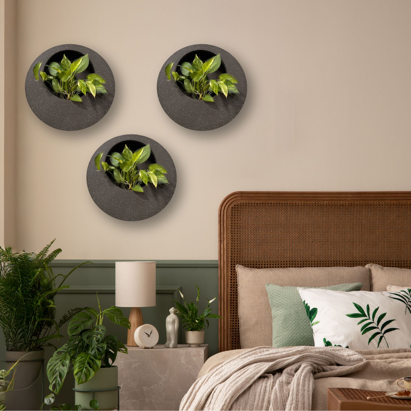 Full Moon Wall Mount Planter